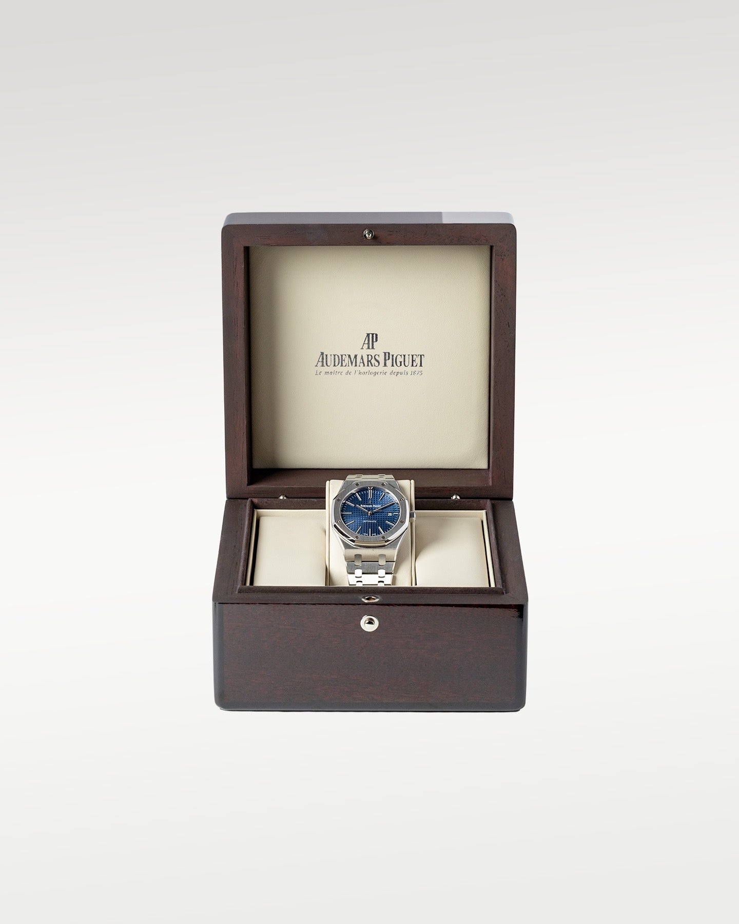 Blue AP Royal Oak Selfwinding 15400ST | Grand Caliber Watches