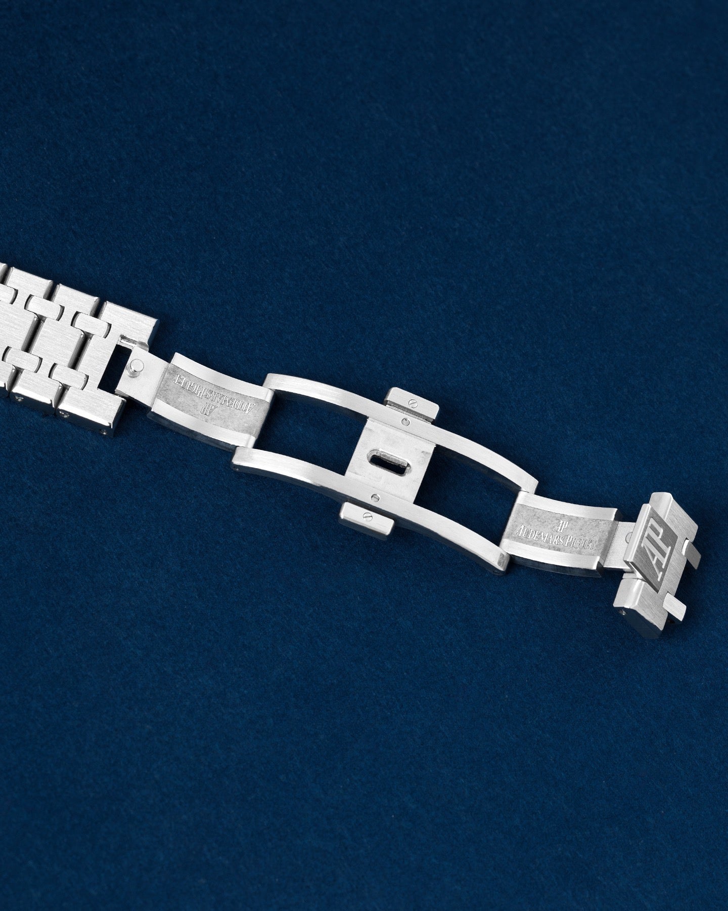 Blue AP Royal Oak Selfwinding 15400ST | Grand Caliber Watches