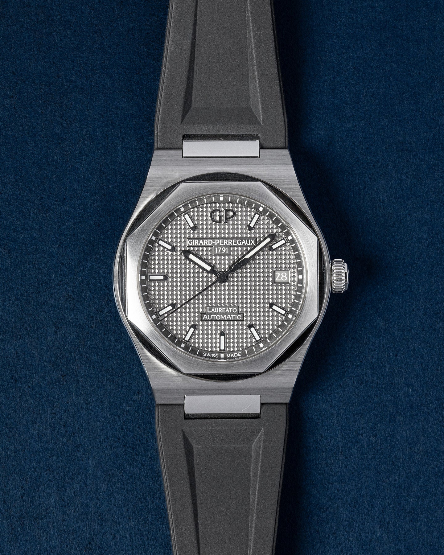 Girard Perregaux Laureato 81005-11-231-BB6A