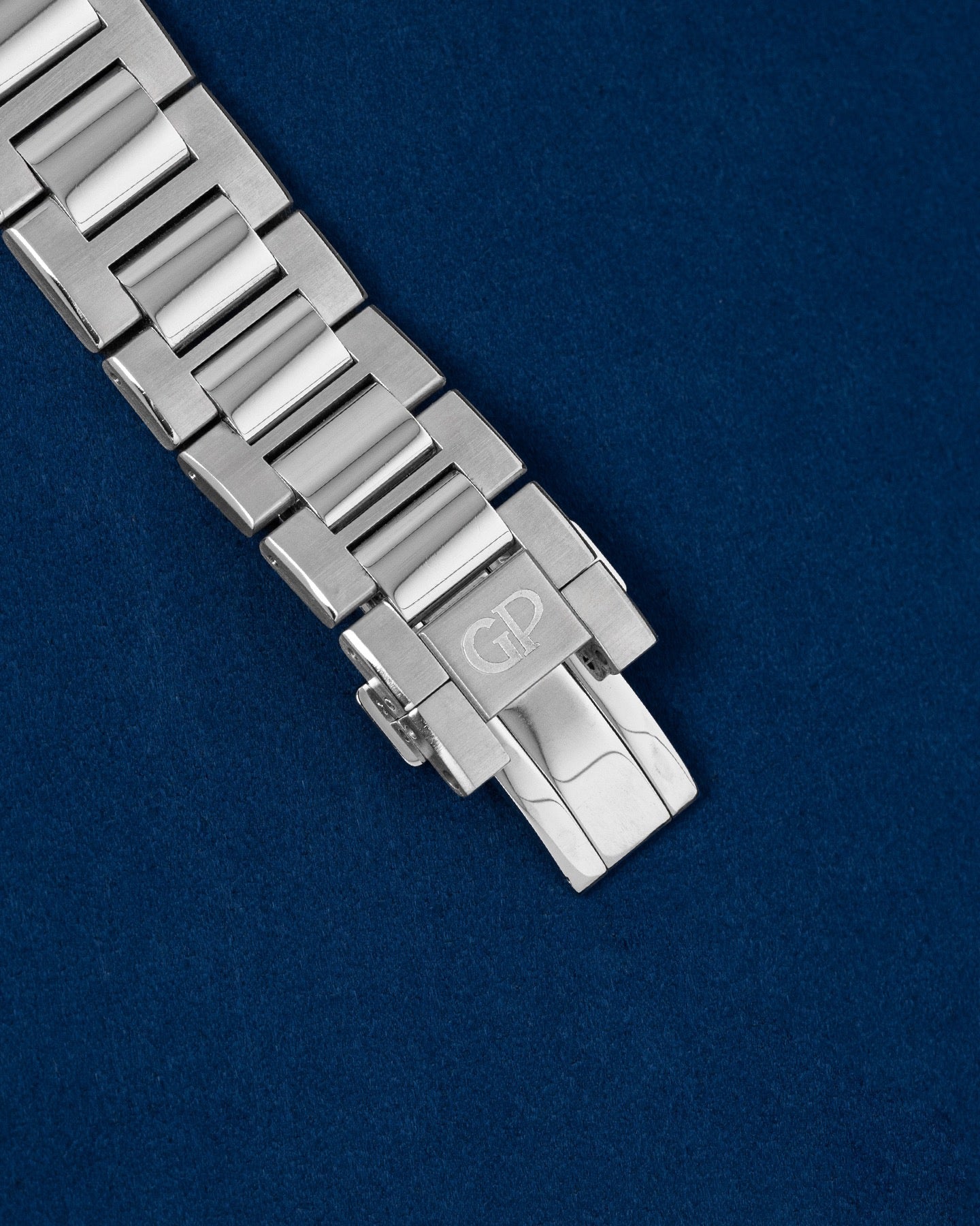 Girard Perregaux Laureato 42 81020-11-131-11A | Grand Caliber DFW, Texas