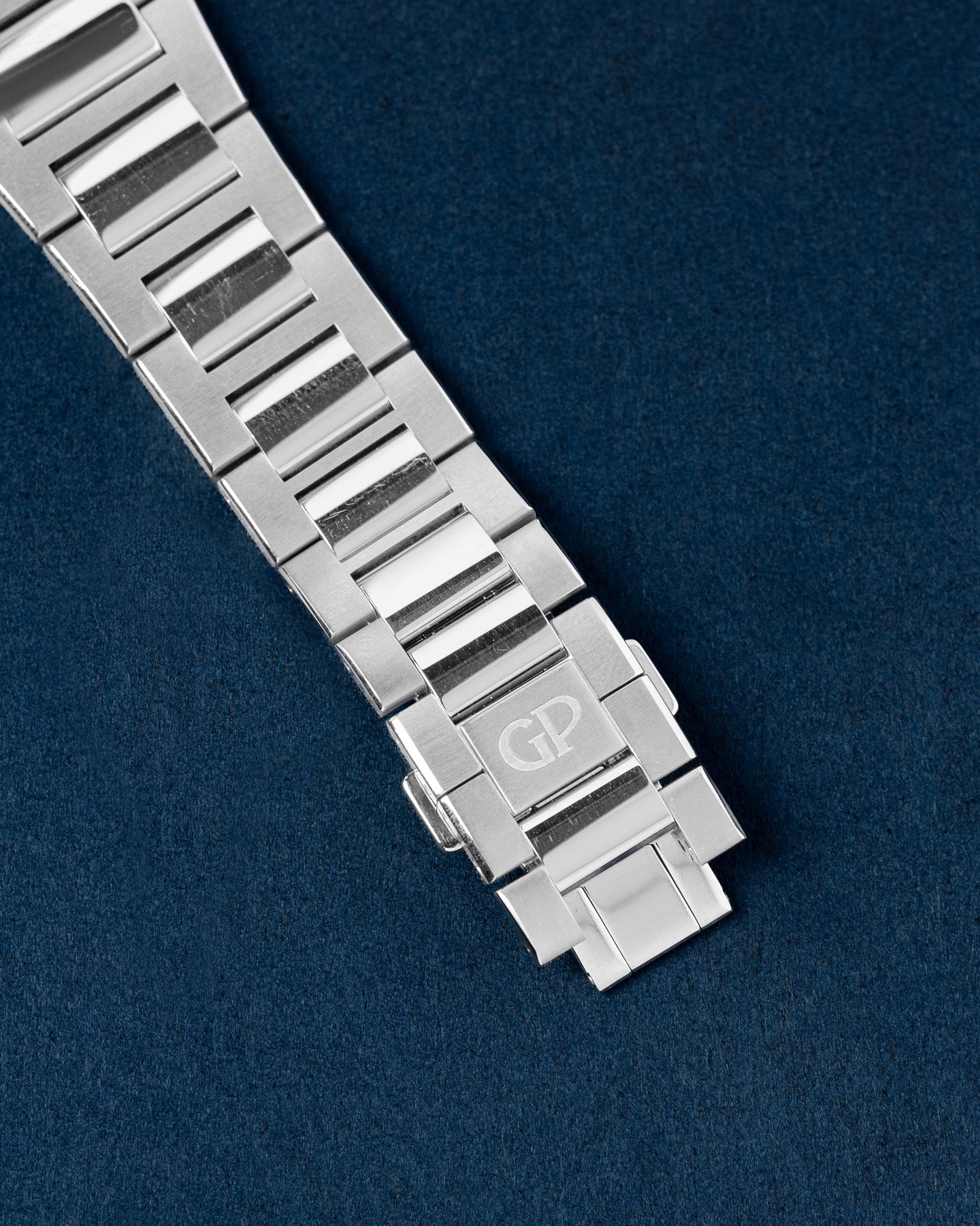 Girard Perregaux Laureato Chronograph 81020-11-131-11A