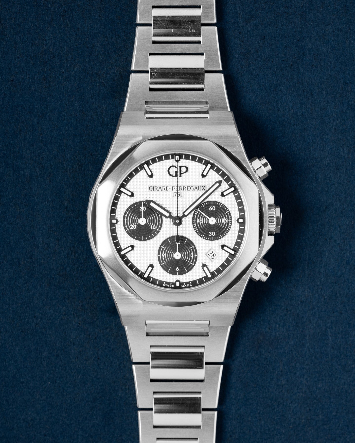 Girard Perregaux Laureato Chronograph 81020-11-131-11A