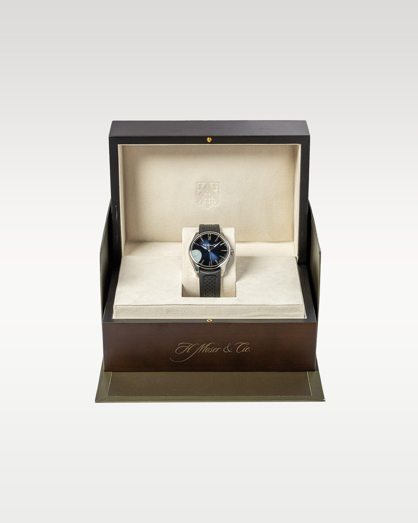 42.8mm Midnight Blue H.moser & Cie. Pioneer Centre Seconds 3200-1200 Watch at Grand Caliber
