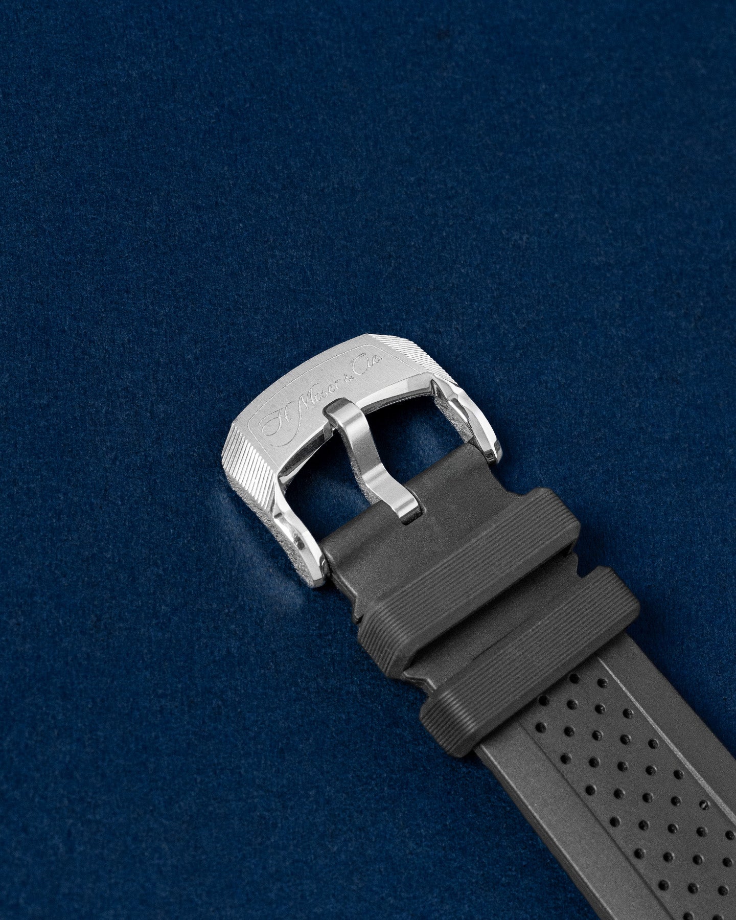 42.8mm Midnight Blue H.moser & Cie. Pioneer Centre Seconds 3200-1200 Watch at Grand Caliber