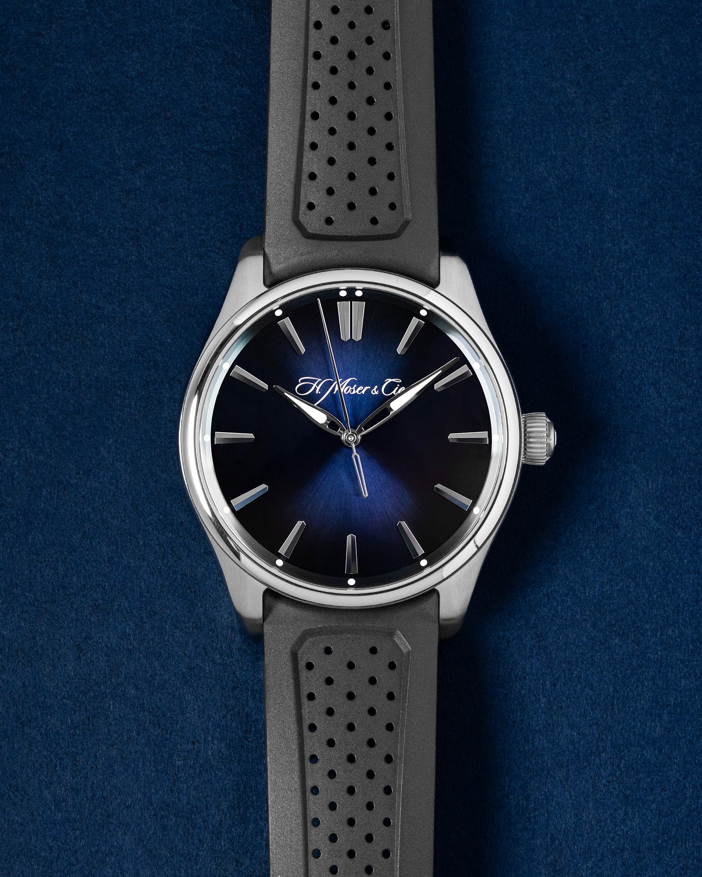 42.8mm Midnight Blue H.moser & Cie. Pioneer Centre Seconds 3200-1200 Watch at Grand Caliber