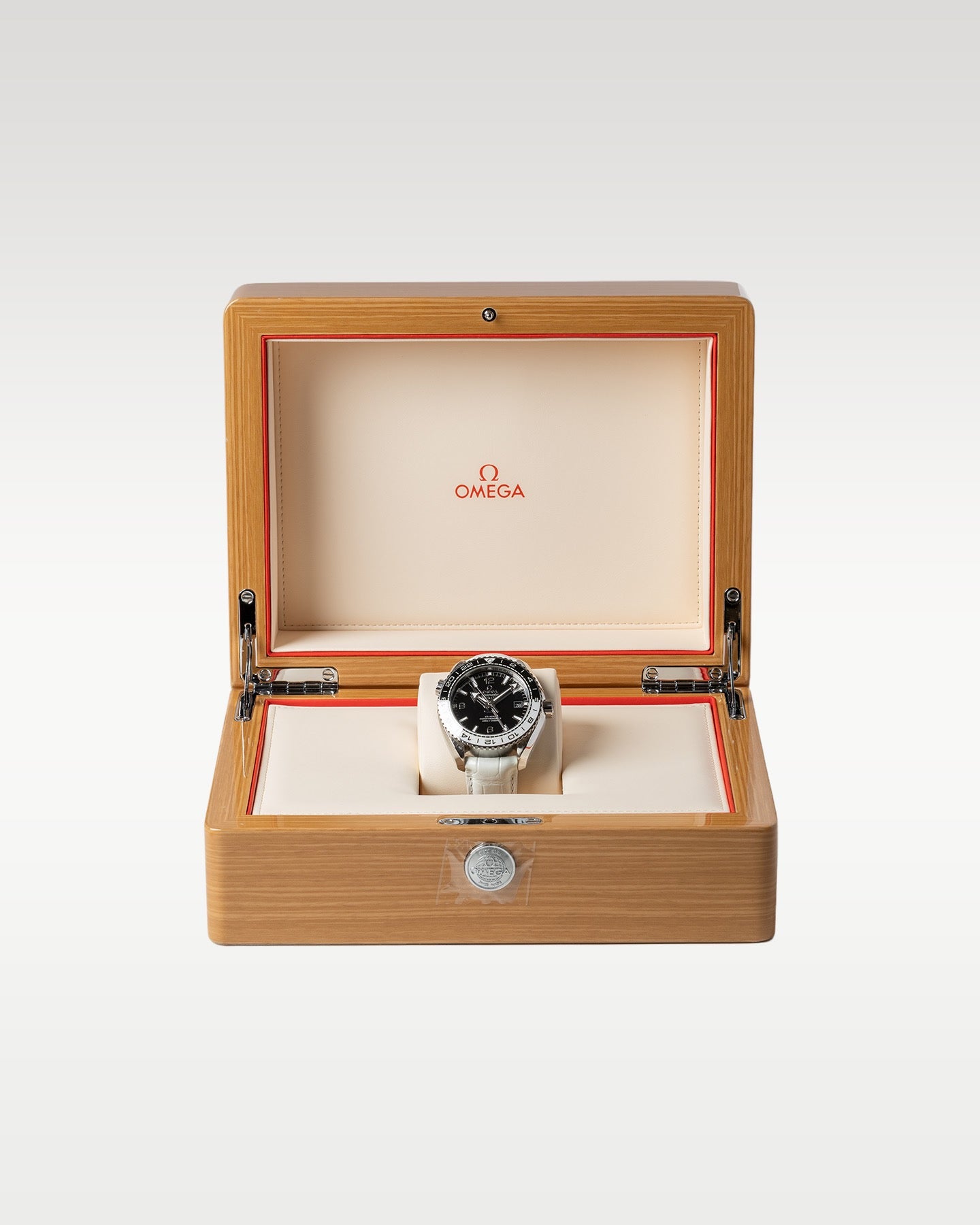 Omega Seamaster Planet Ocean 215.33.44.22.01.001