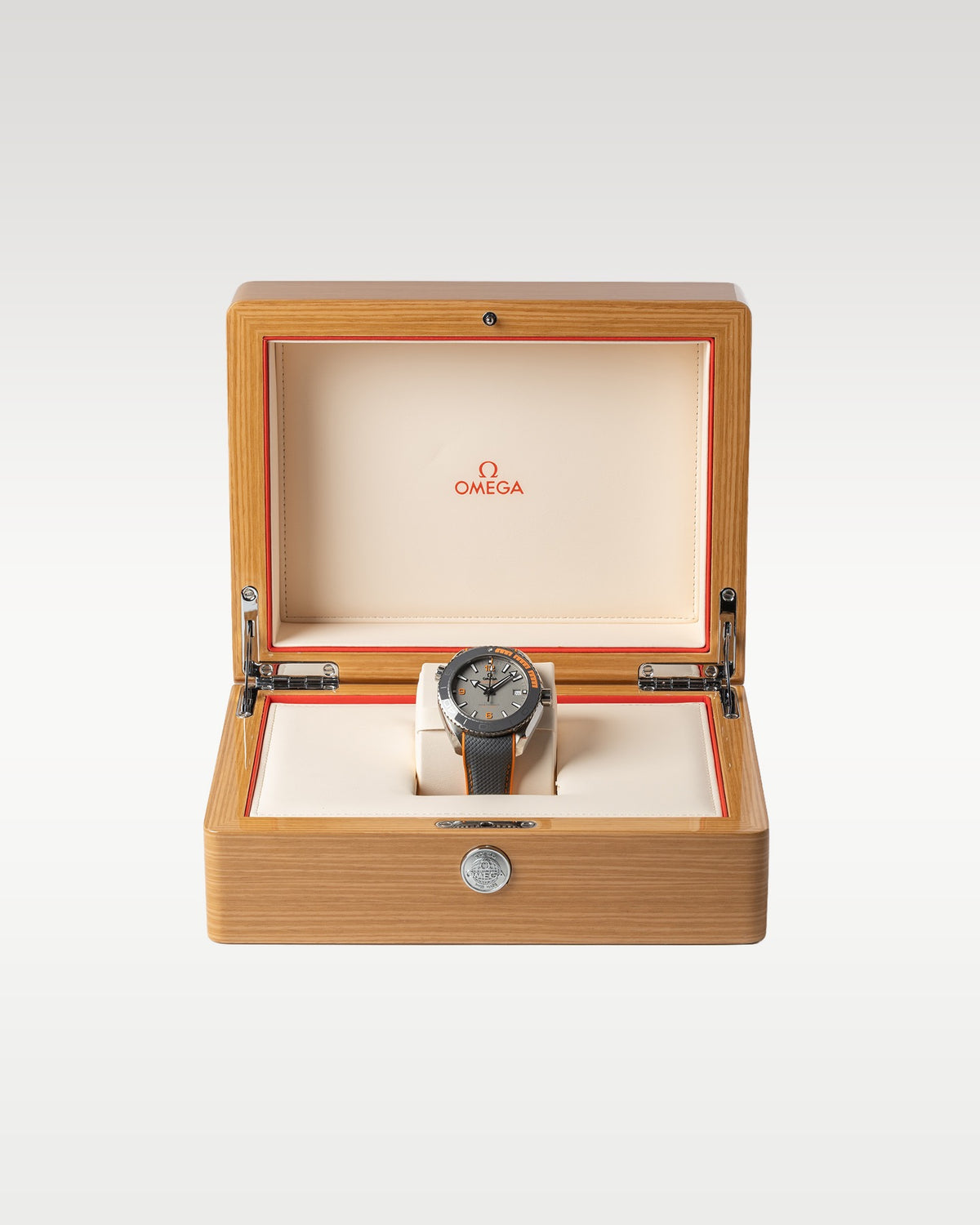 Omega Seamaster Planet Ocean 215.92.44.21.99.001