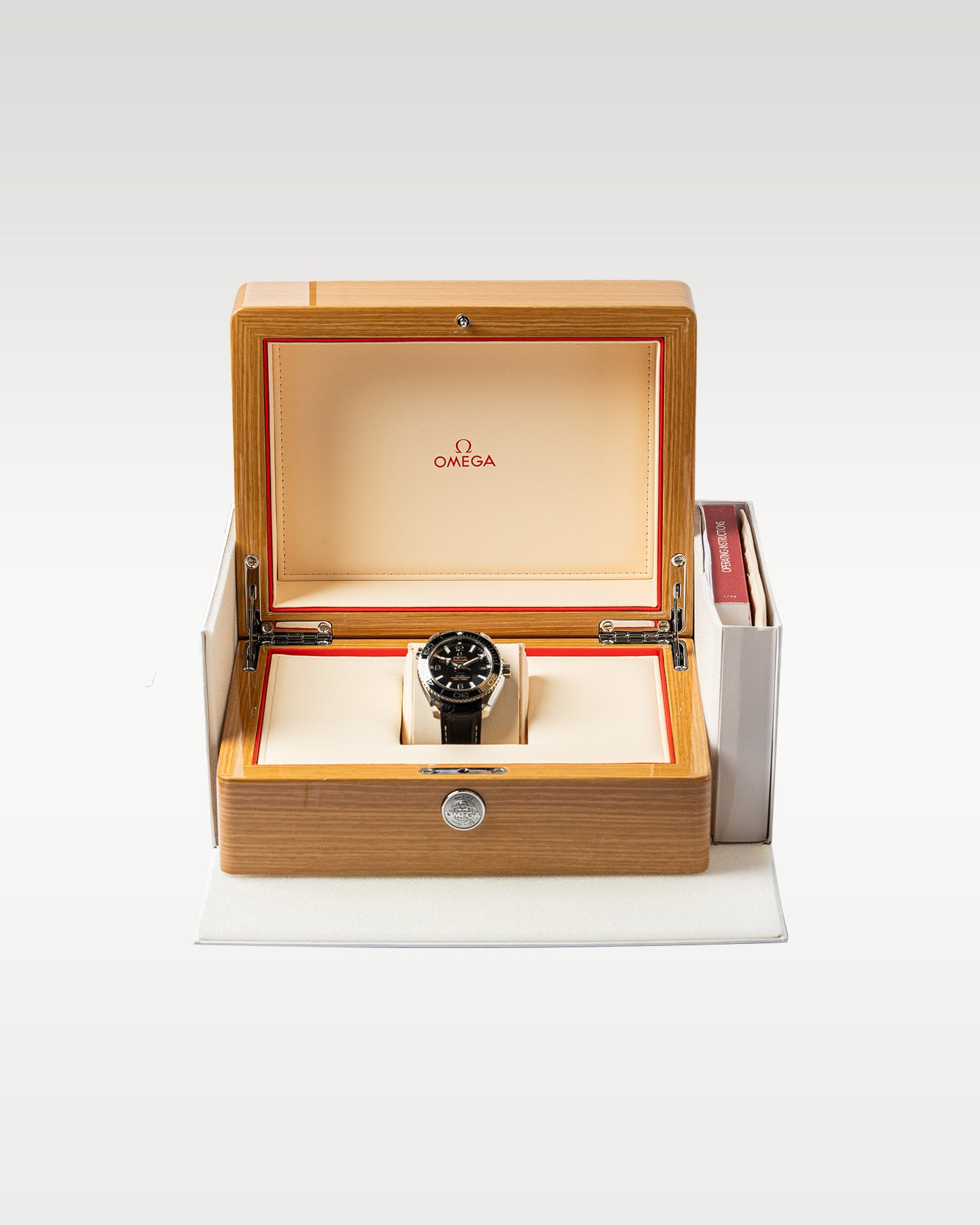 Omega Seamaster Planet Ocean 215.30.40.20.01.001