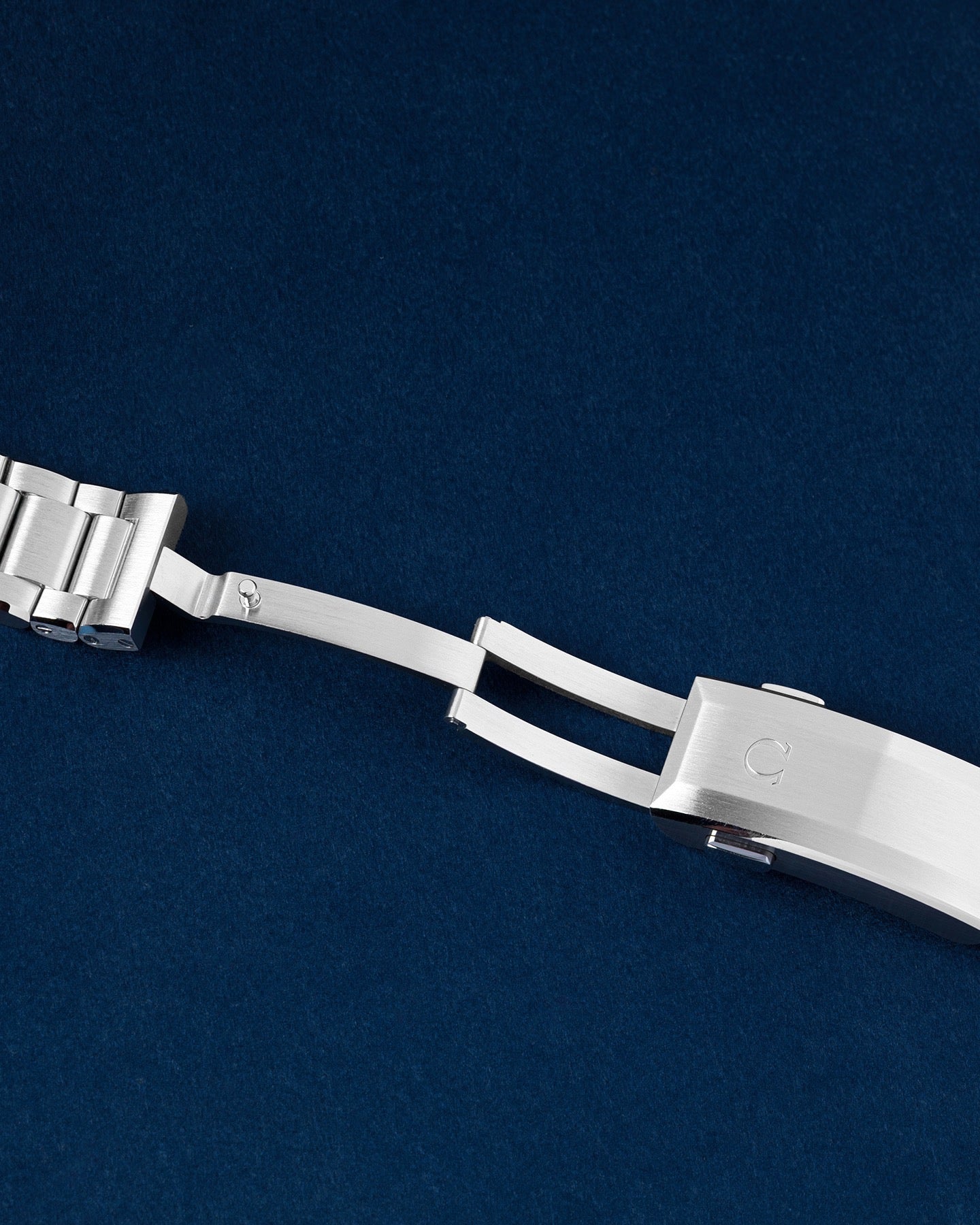 Omega Seamaster Planet Ocean 6000m 215.30.46.21.03.001 | Grand Caliber