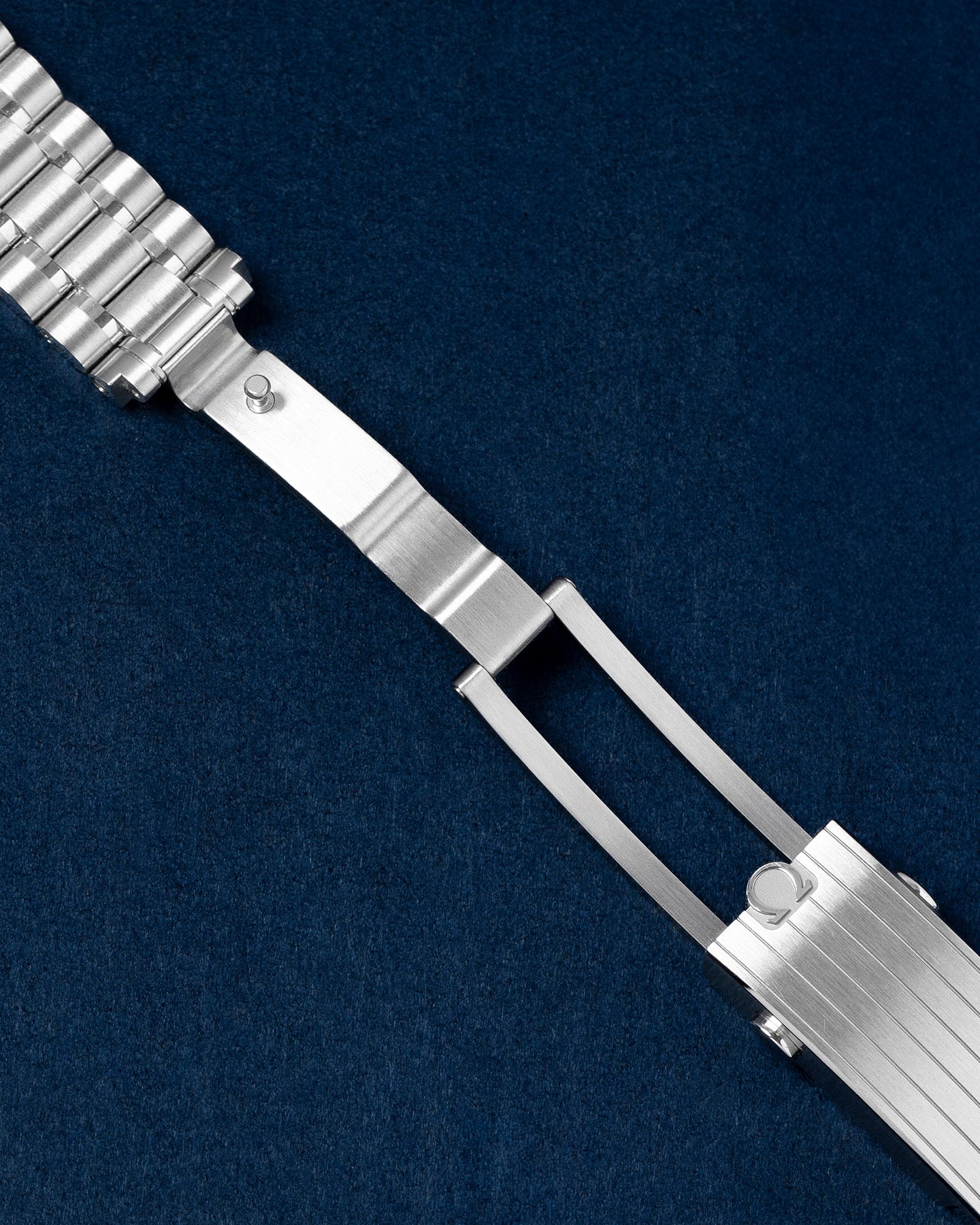 Omega Speedmaster Moonwatch 42mm Stainless Steel 31030425004001 Watch