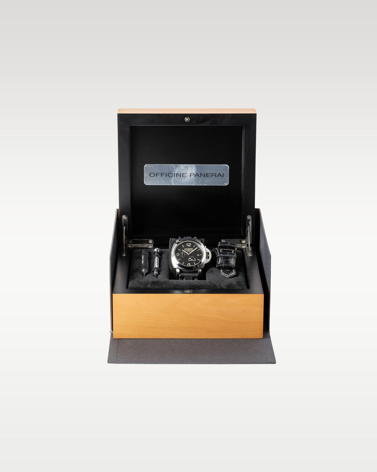 Panerai Luminor 1950 3 Days GMT Power Reserve PAM 00321