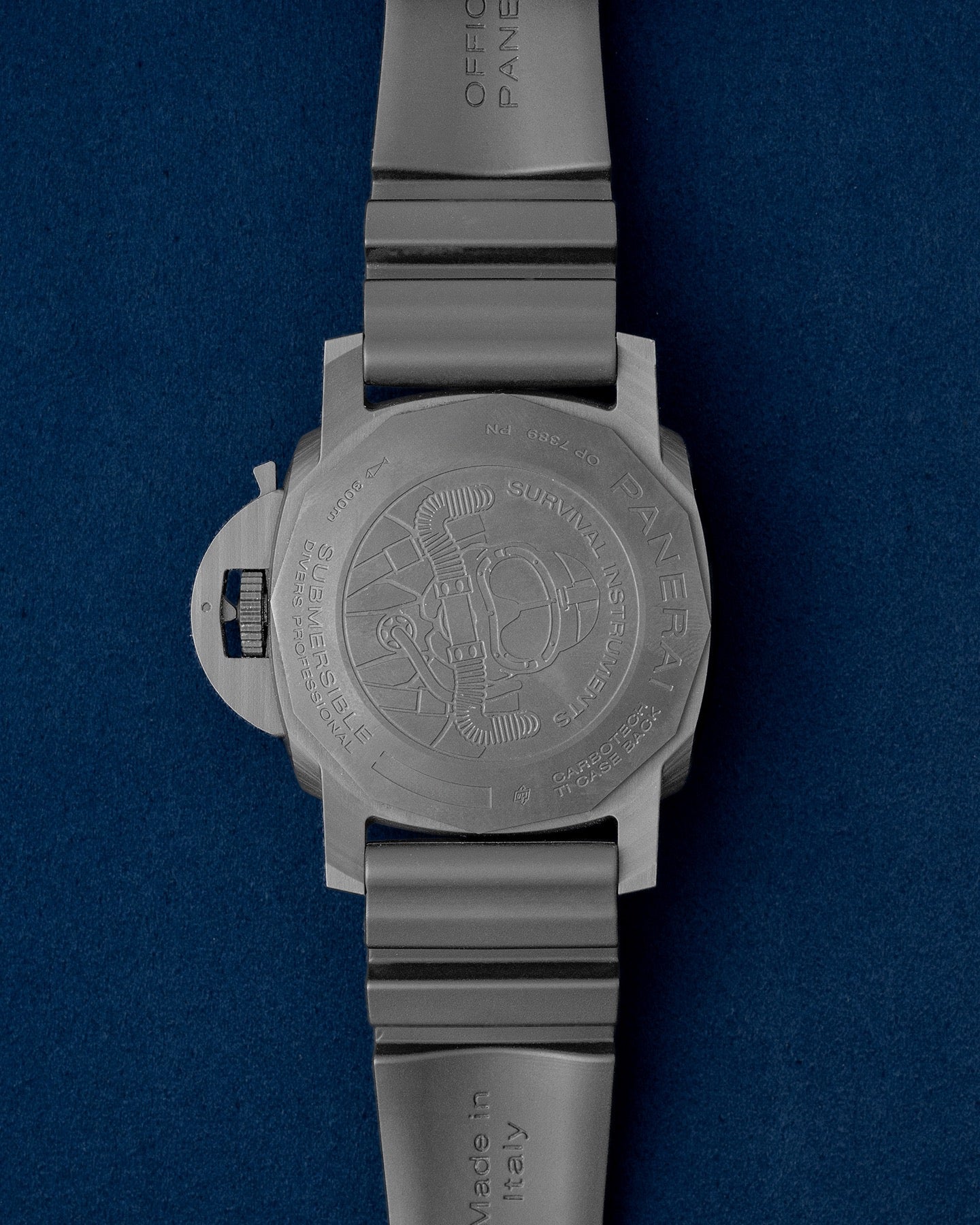 Panerai Luminor Submersible Carbotech PAM 00979