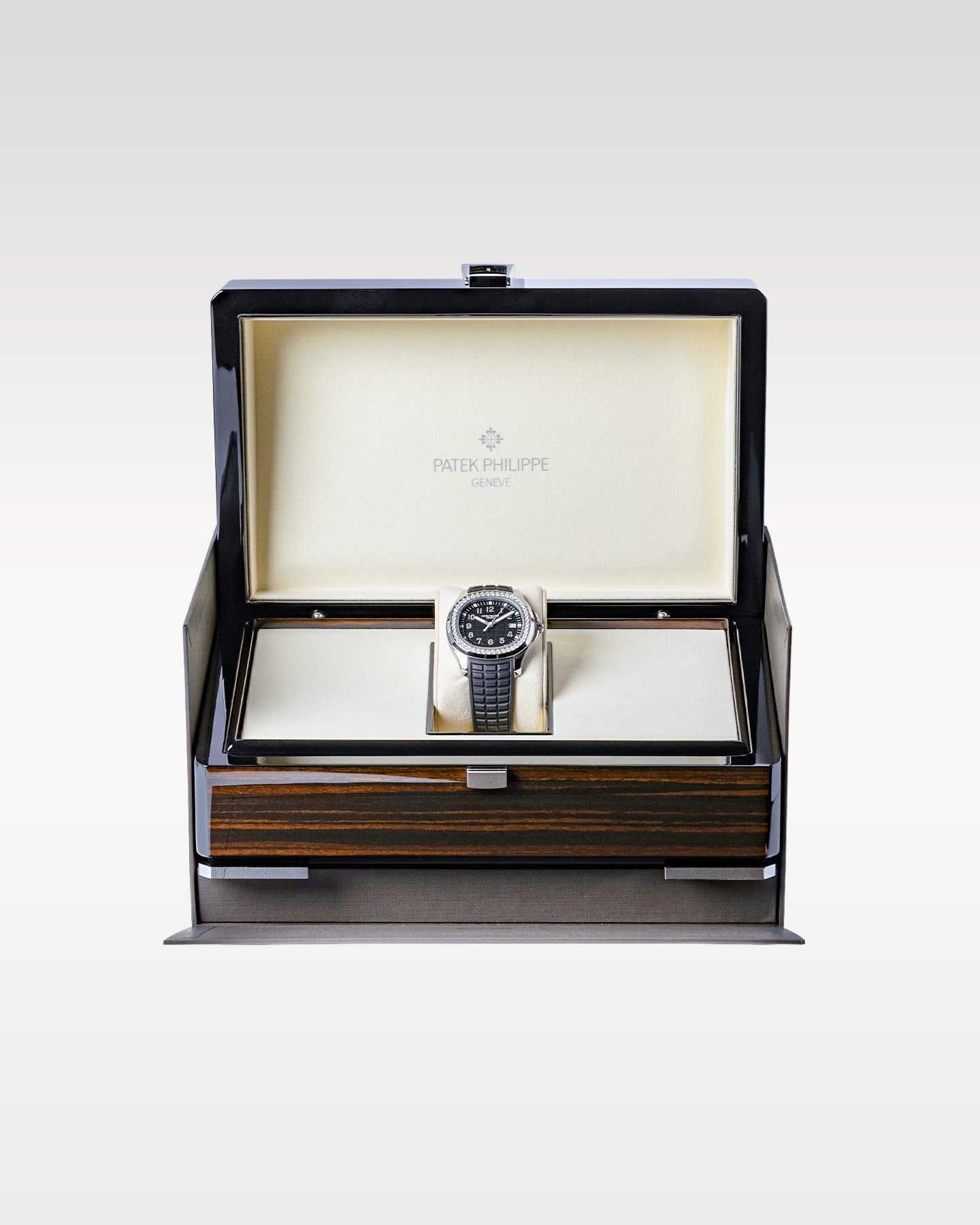 Patek Philippe Aquanaut Luce 5267/200A-001 Diamond Bezel | Grand Caliber