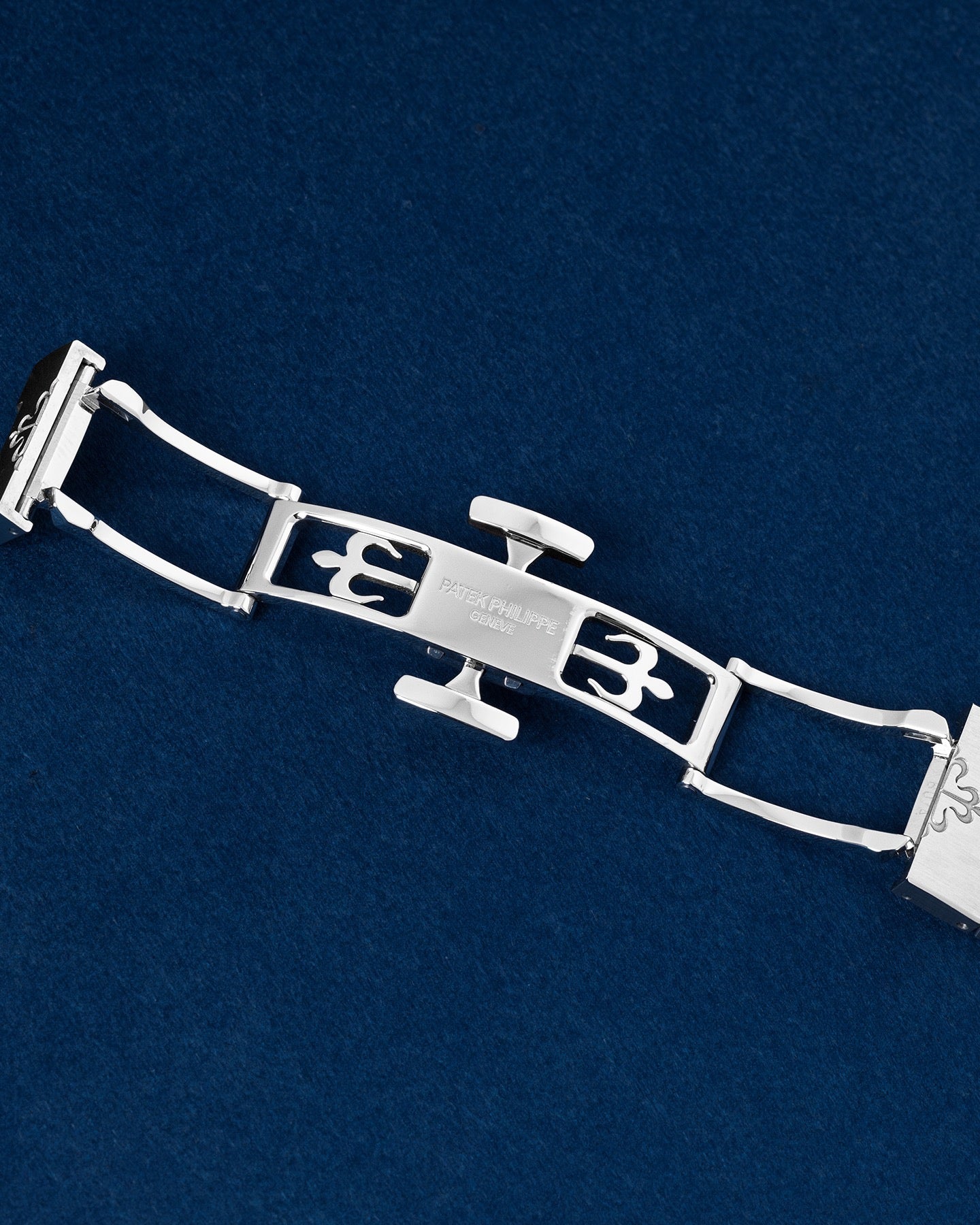 Patek Philippe Nautilus 5990/1A-001