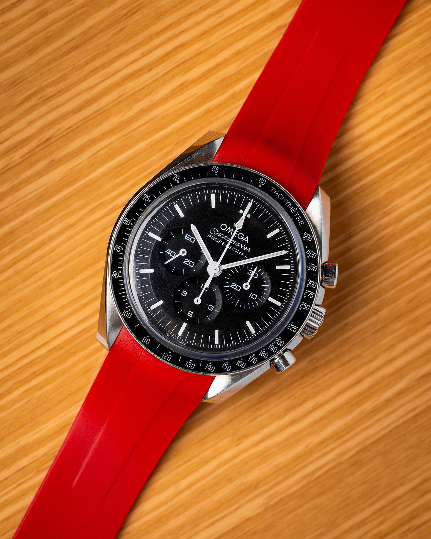 Curved Lug Rubber Strap in Red