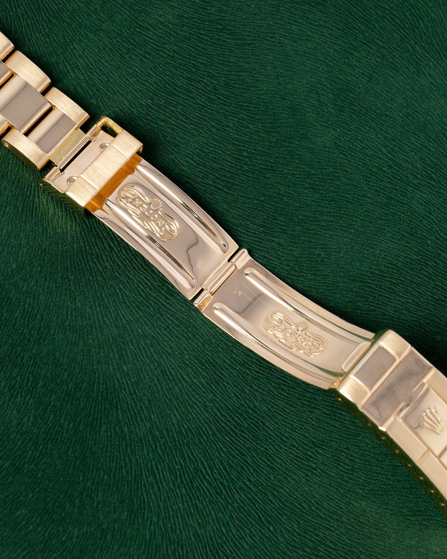 Rolex Submariner Champagne Dial Oyster Bracelet 16618