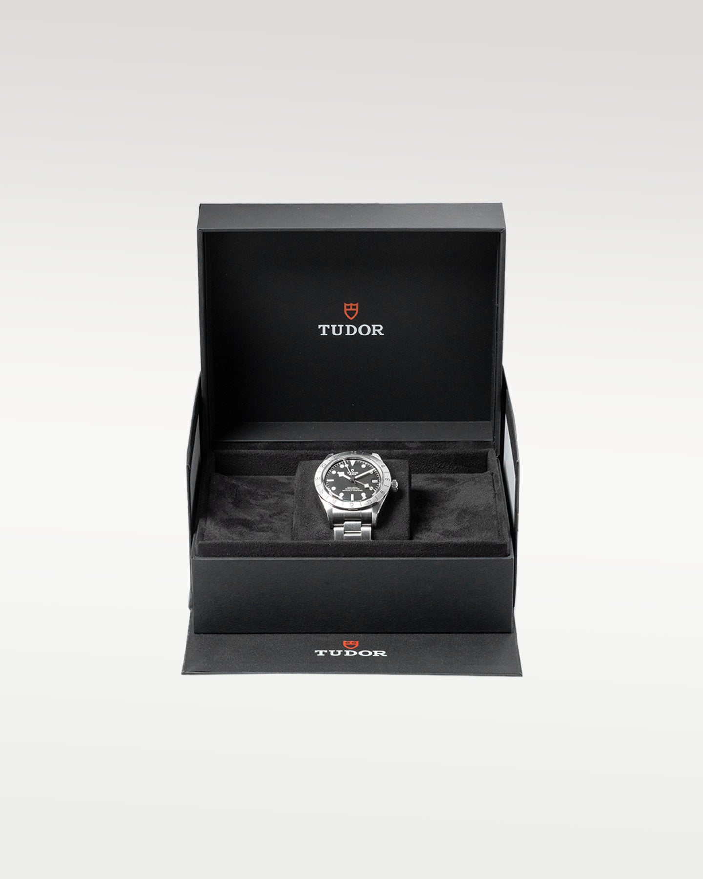Tudor Black Bay Pro 79470-0001