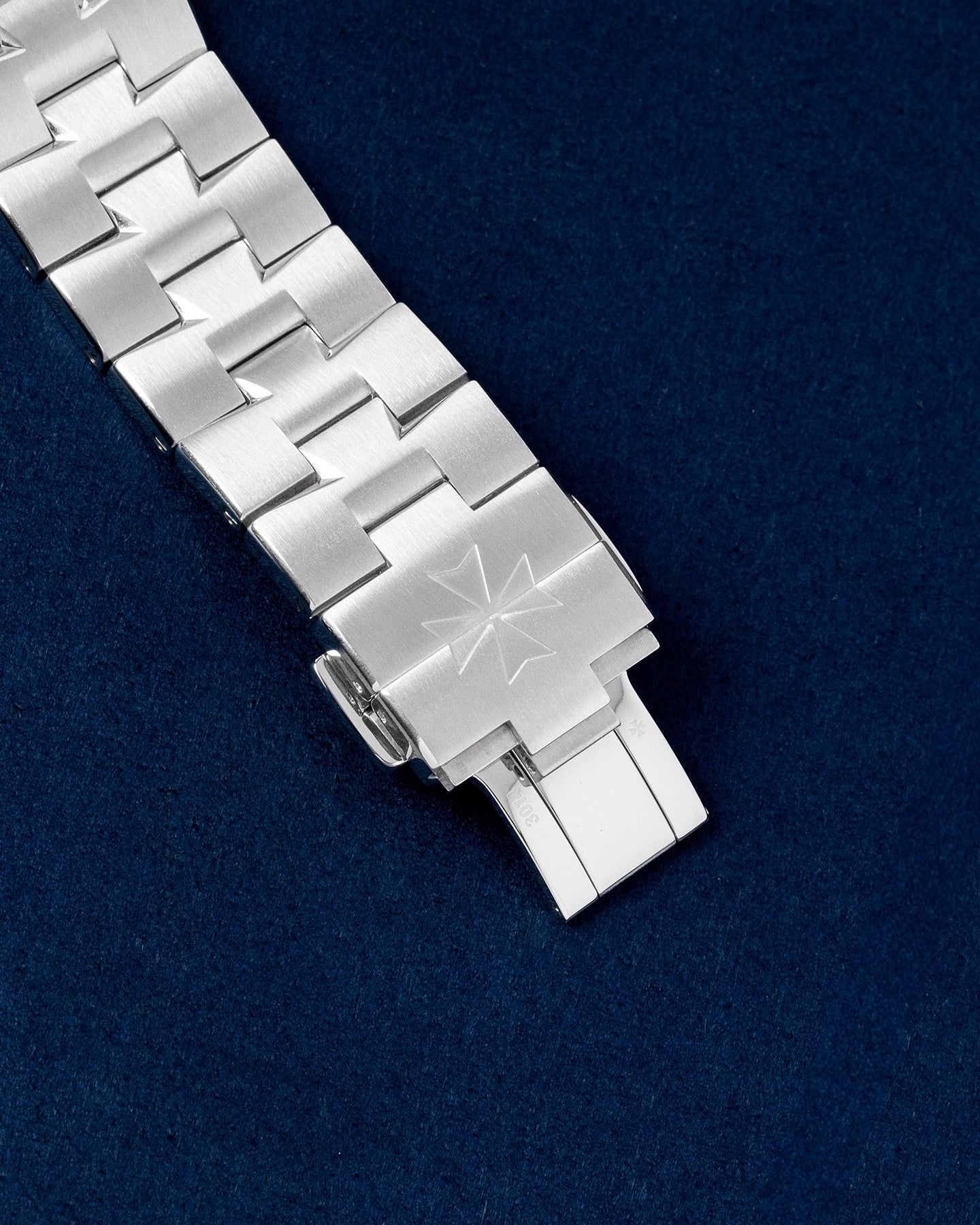 Overseas Dual Time 7900V/110A-B334 Vacheron Constantin Watch | Grand Caliber TX