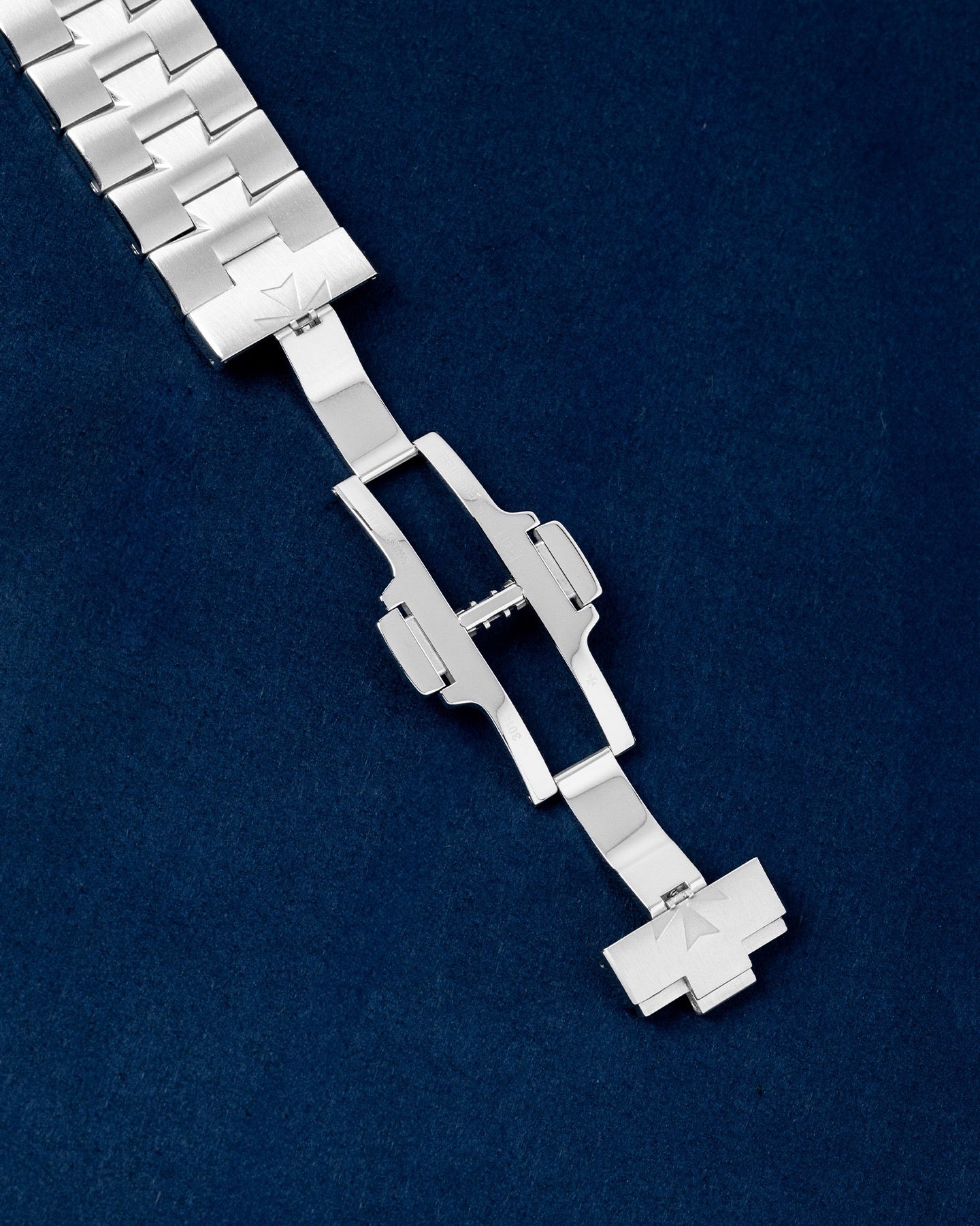 Overseas Dual Time 7900V/110A-B334 Vacheron Constantin Watch | Grand Caliber TX