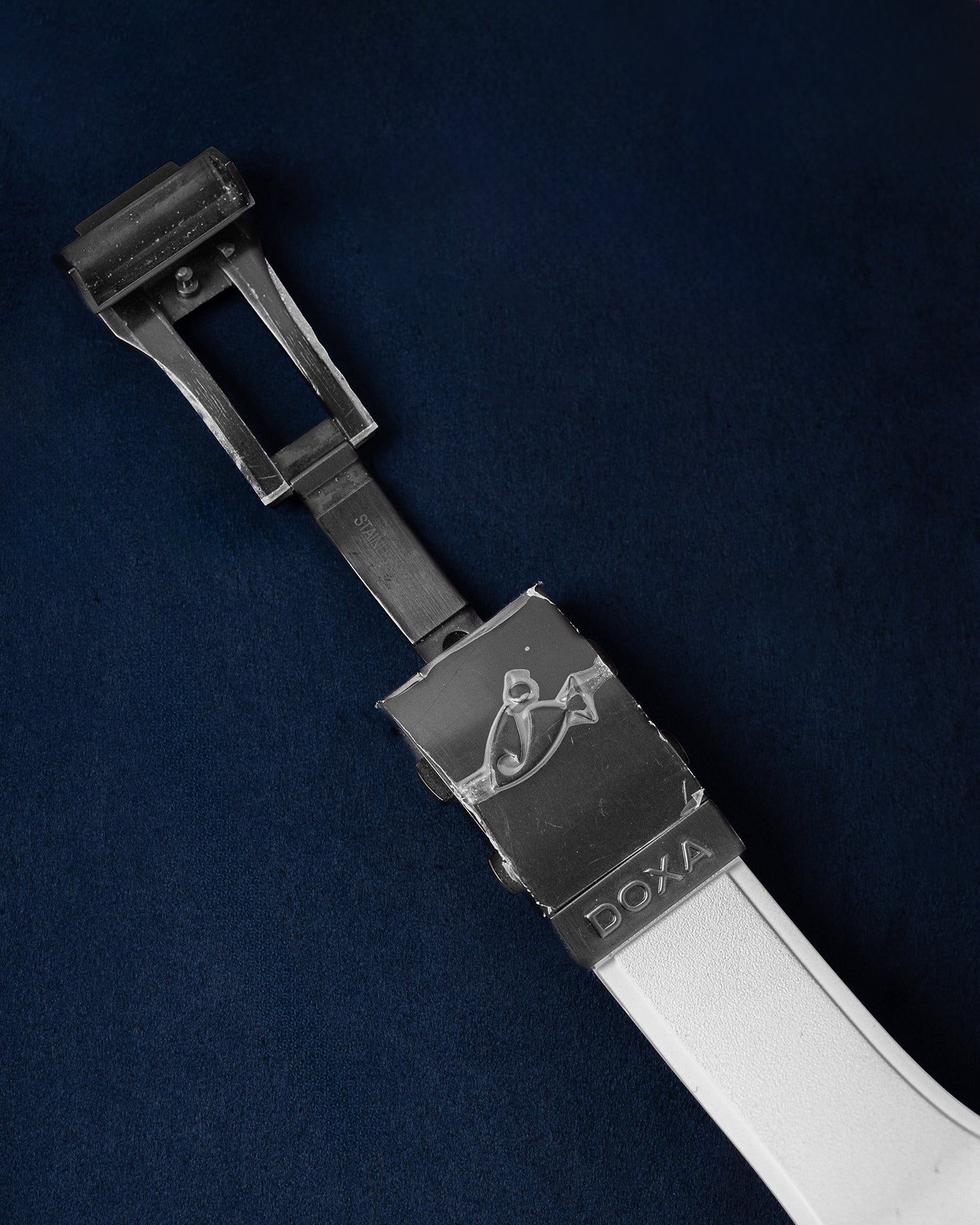 Doxa Sub 300 Carbon 822.70.011.23