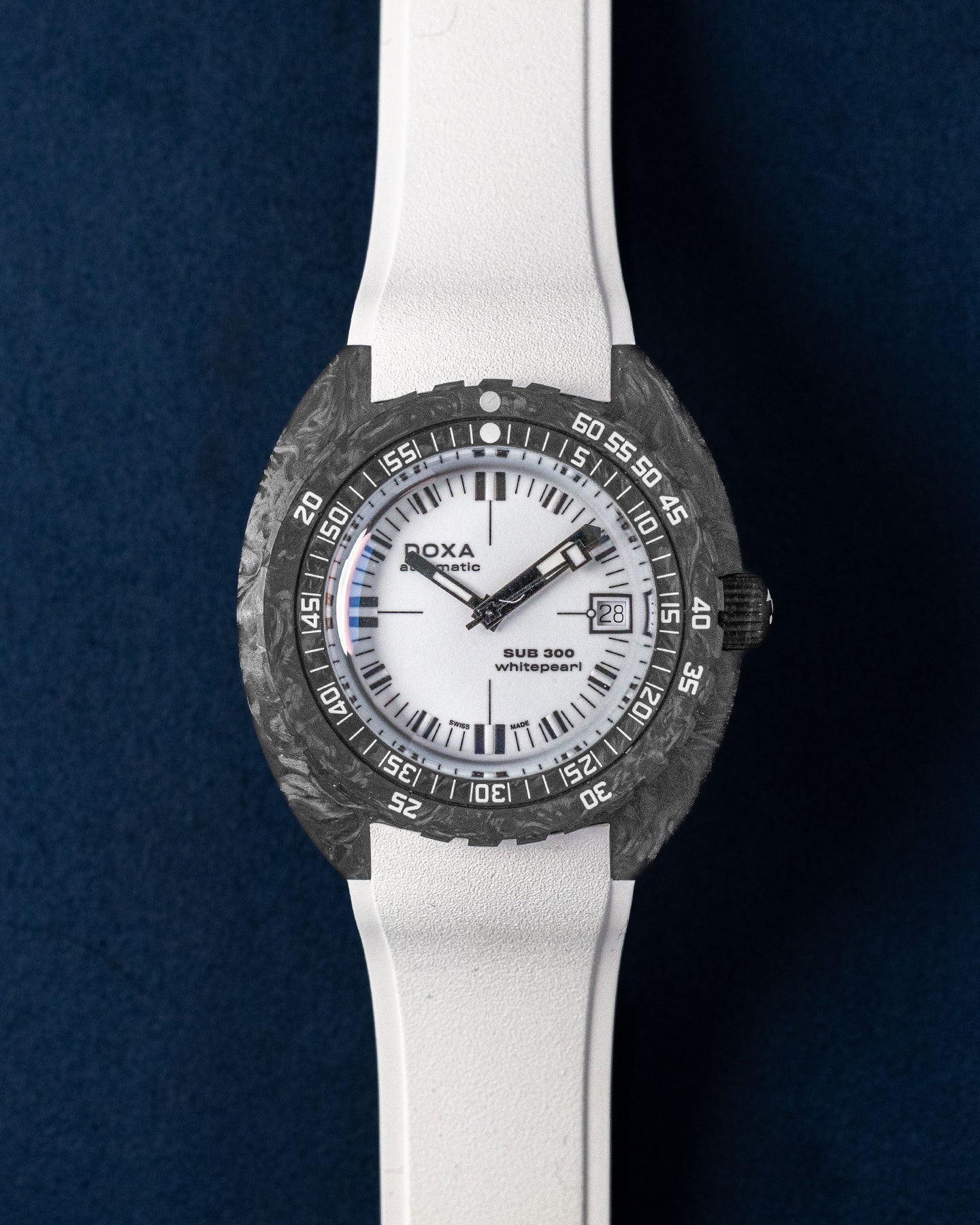 Doxa Sub 300 Carbon 822.70.011.23