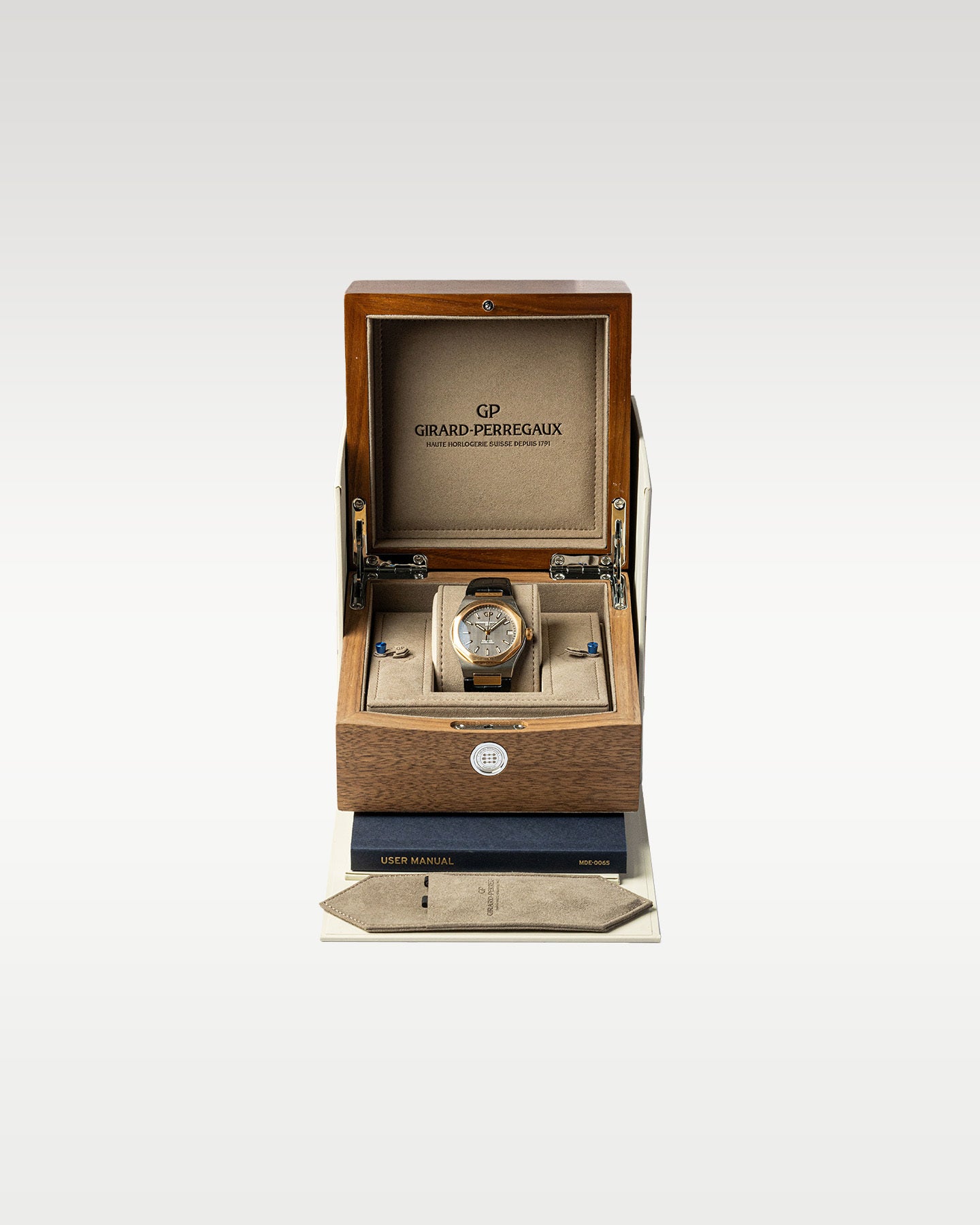 Girard Perregaux Laureato 81010-26-232-BB6A