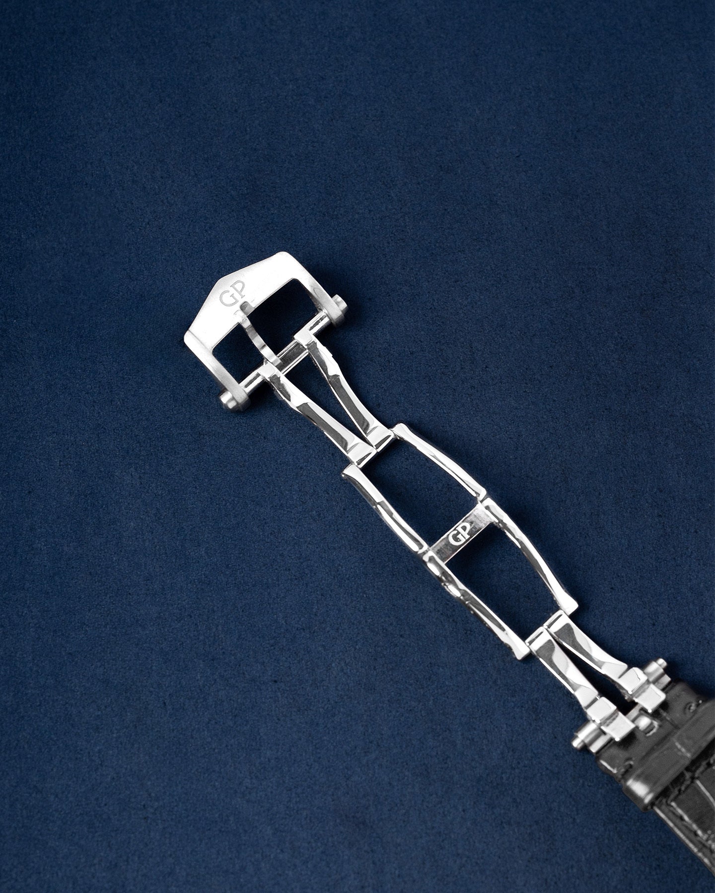 Girard Perregaux Laureato 81010-26-232-BB6A