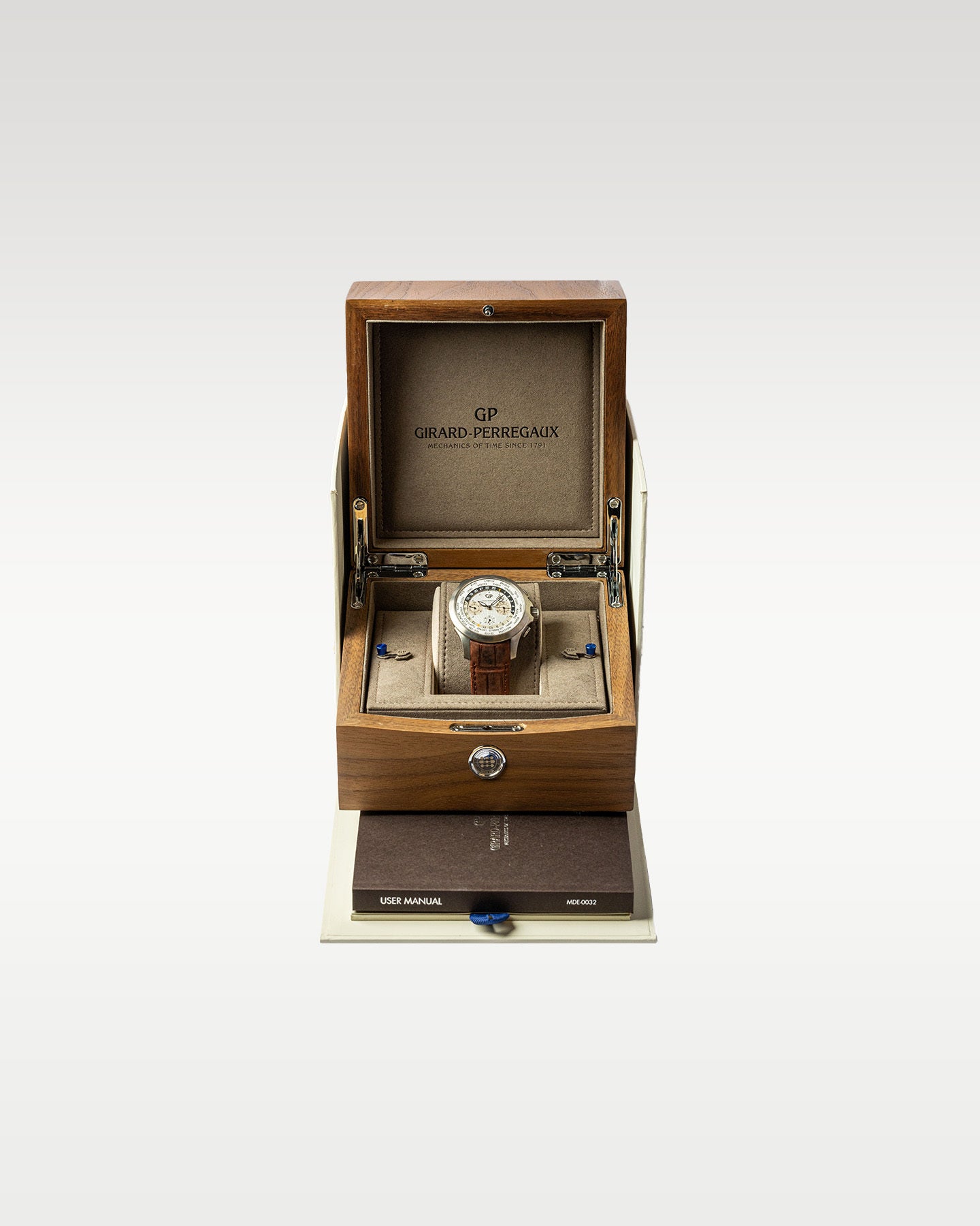 Girard Perregaux Traveller WWTC 49700-21-132-Hbbb