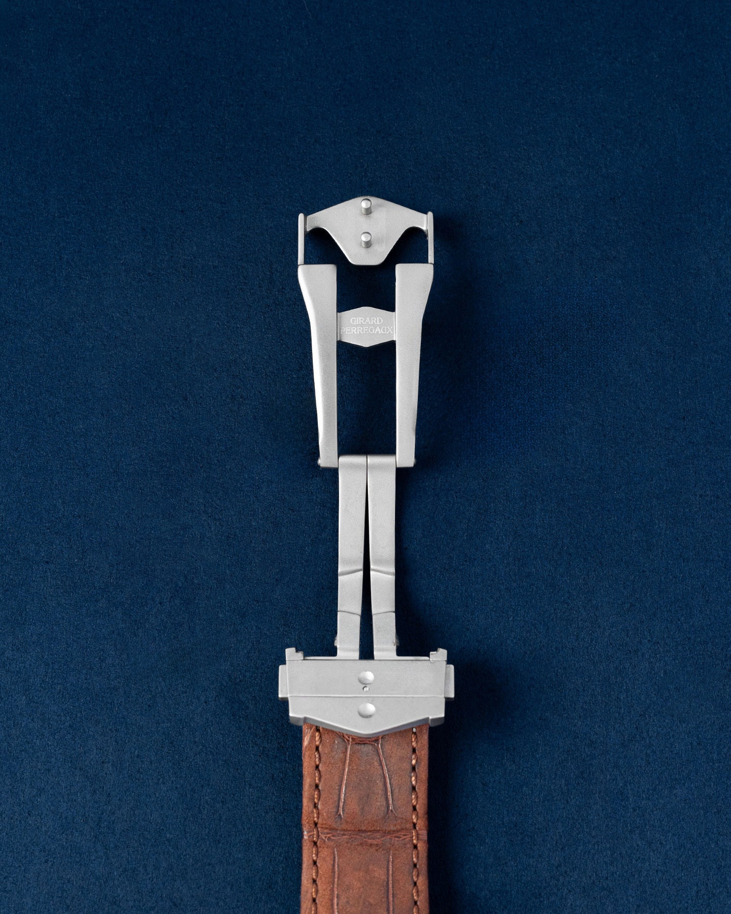 Girard Perregaux Traveller WWTC 49700-21-132-Hbbb