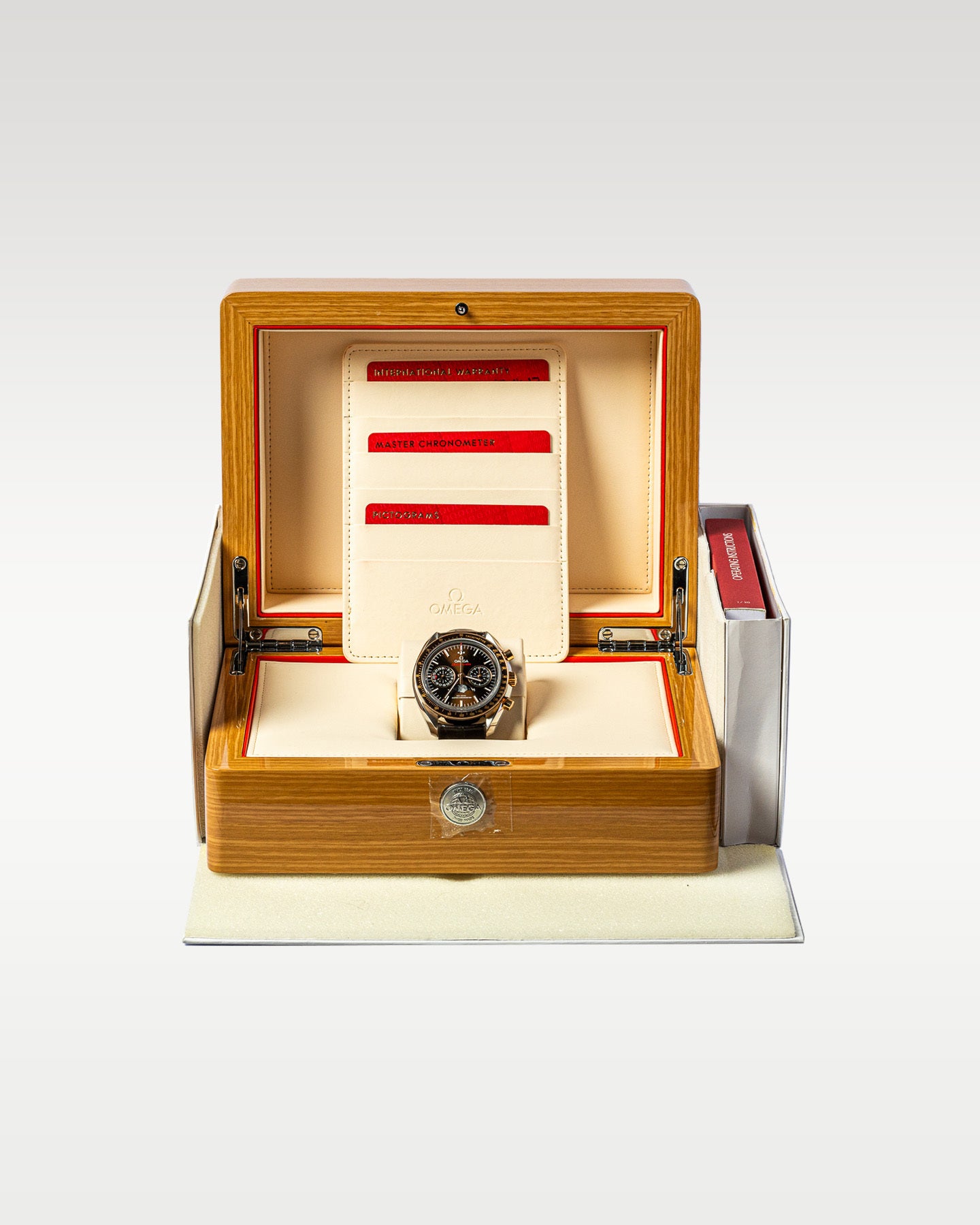 Omega Speedmaster Moonphase 304.23.44.52.13.001