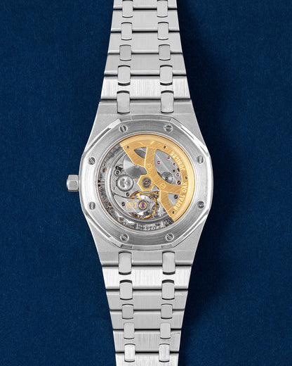 transparent sapphire exhibition caseback of an AP 14802ST displaying the ultra-thin Calibre 2121 and a skeletonized 21k gold rotor