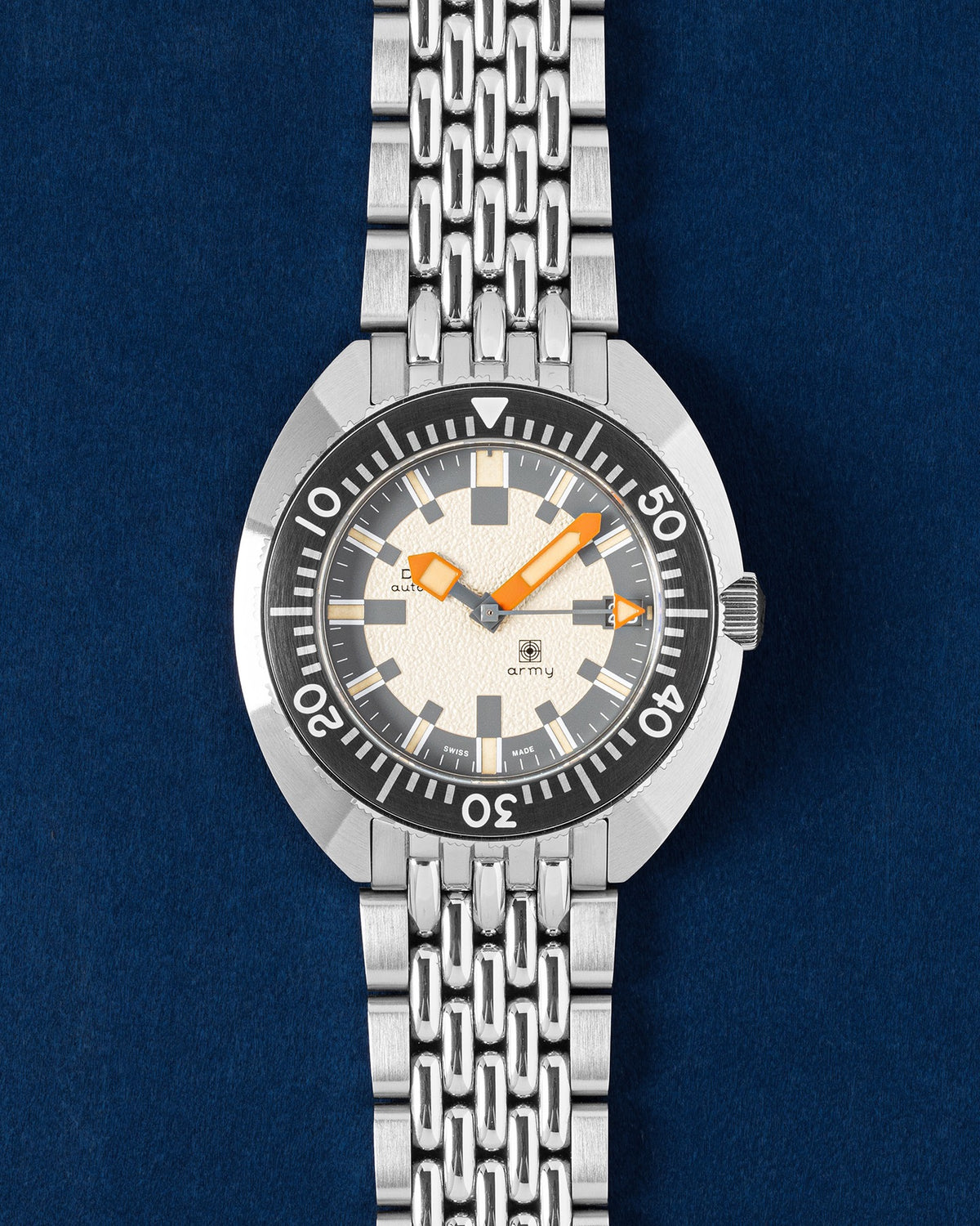 Doxa SUB Army 200T Hodinkee 804.10.031.29-SE17