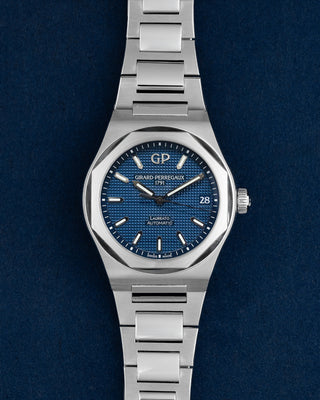 2022 42mm Girard Perregaux Laureato 81010 Watch | Grand Caliber