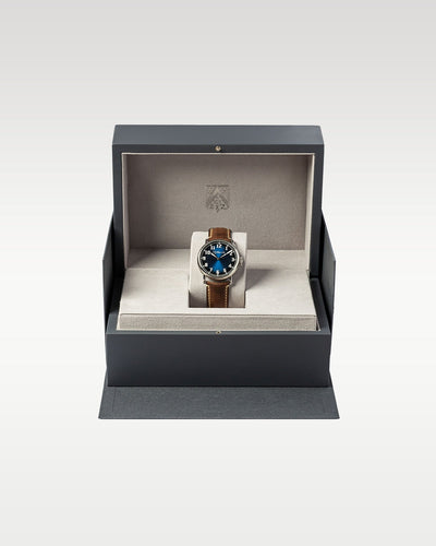 H.Moser & Cie. Heritage Center Seconds 8200-1201