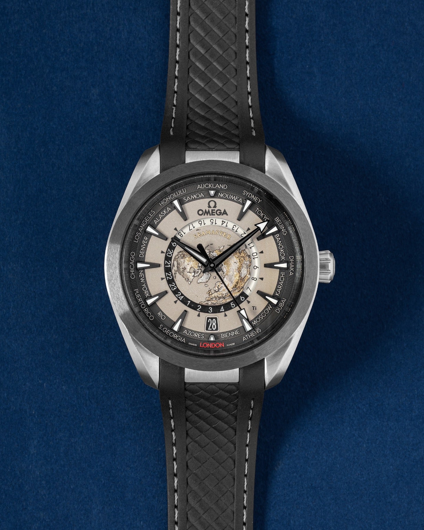 Omega Aqua Terra Worldtimer GMT 220.92.43.22.99.001