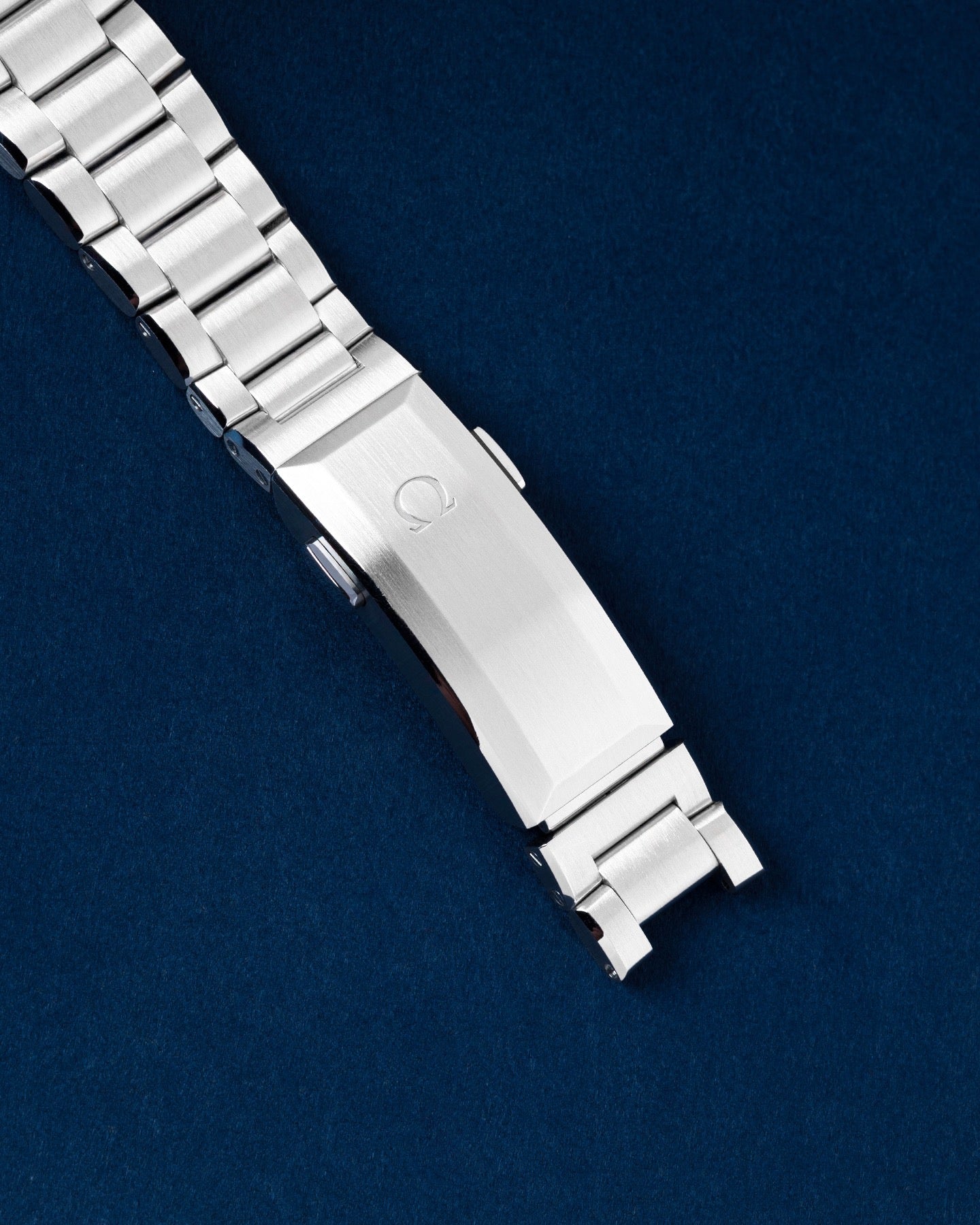 Omega Seamaster Planet Ocean 6000m 215.30.46.21.03.001 | Grand Caliber