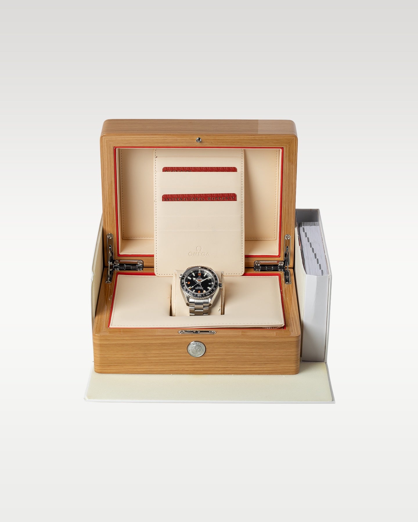 Omega Seamaster Planet Ocean GMT 23230442201002 | Grand Caliber