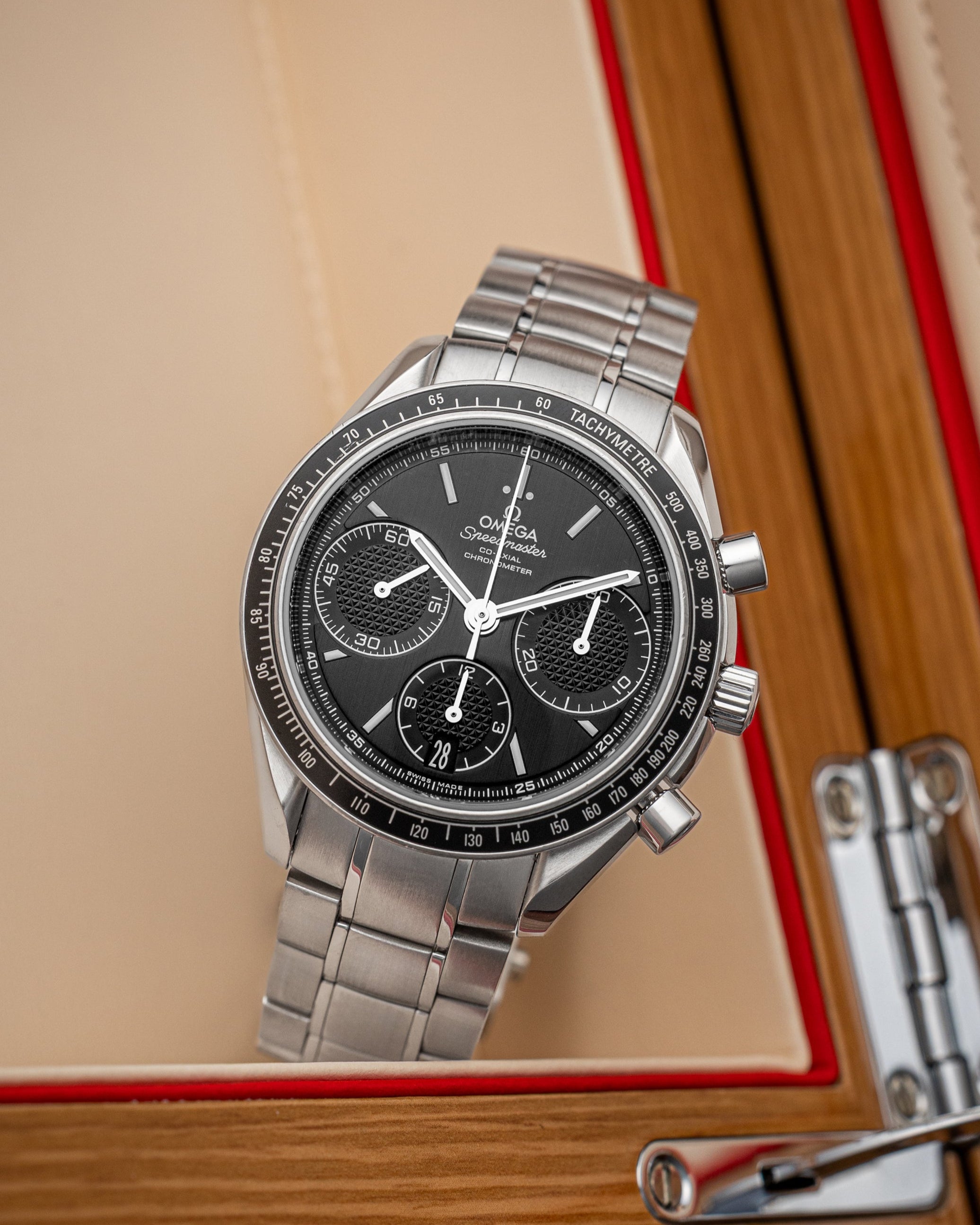 Omega Speedmaster Racing 326.30.40.50.01.001