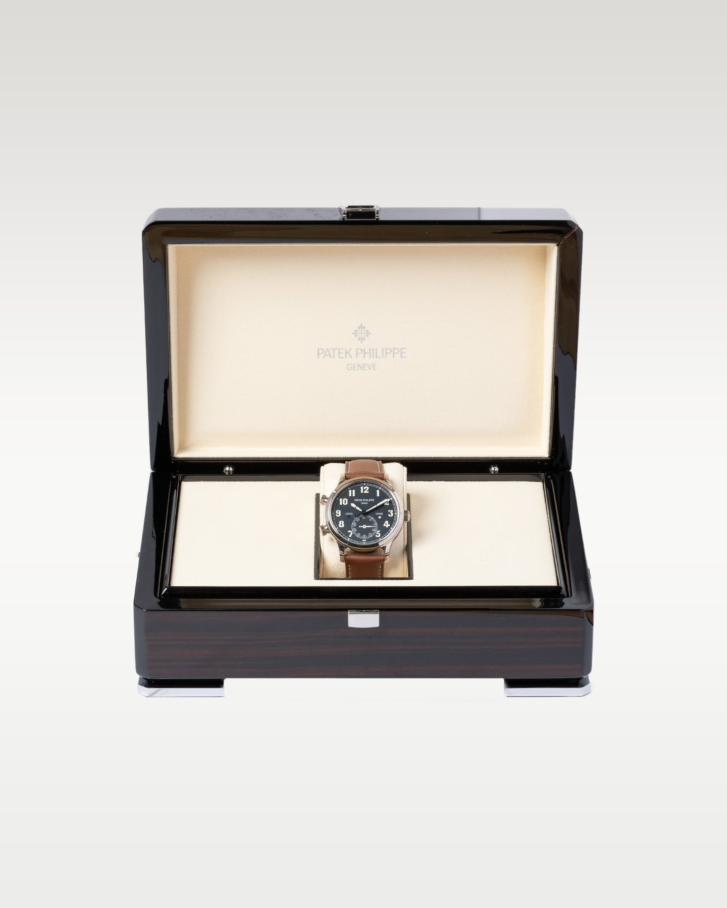 2019 White Gold Patek Philippe Calatrava Pilot Travel Time 5524G Watch | Grand Caliber
