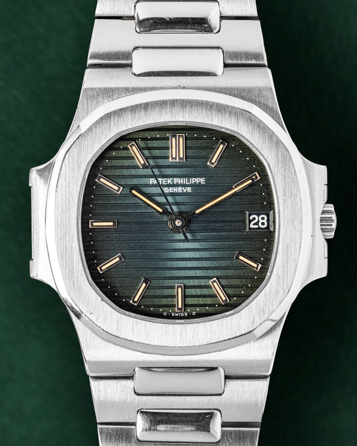 37.5mm Stainless Steel Patek Philippe Nautilus 3800/1A 1981 Vintage Watch