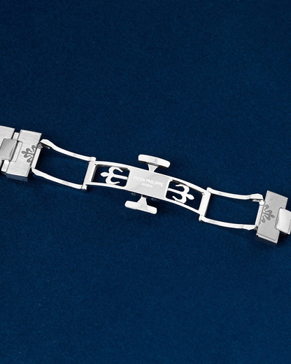 Patek Philippe Nautilus Travel Time Chronograph 5990/1A-011