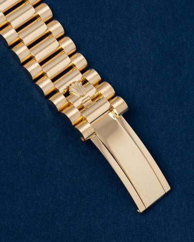 An angled view of the three-piece semi-circular link configuration focusing on the seamless closure of the hidden Crownclasp, marked only by a small polished Rolex crown lever