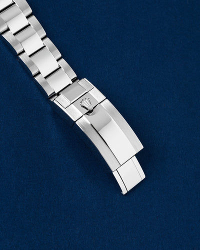 Close-up of the polished and brushed Oystersteel folding Oysterlock safety clasp on a modern Rolex Daytona 126500LN bracelet