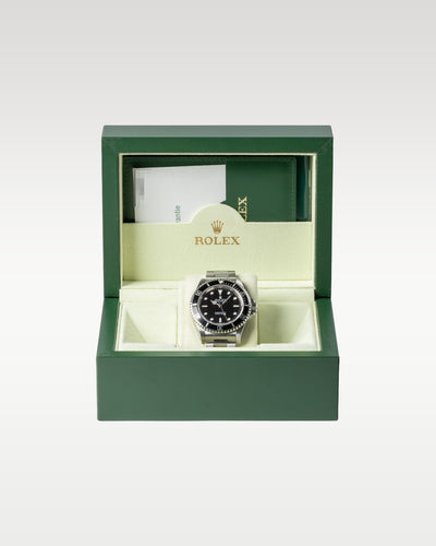 2007 Rolex Submariner No-Date 14060M complete neo-vintage full set with its original green luxury presentation box and papers