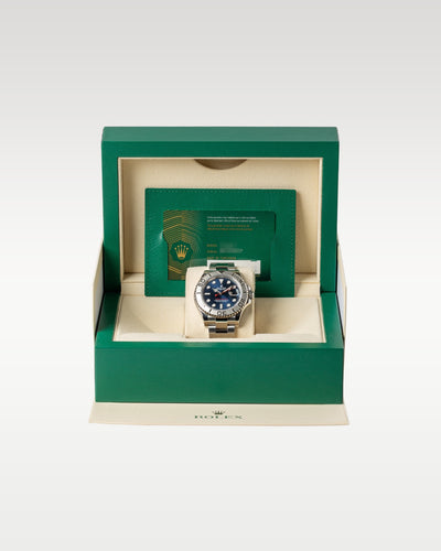 Preowned 2023 Rolex Yacht-Master 40 126622 bright blue dial complete full set presentation with its original green luxury watch box