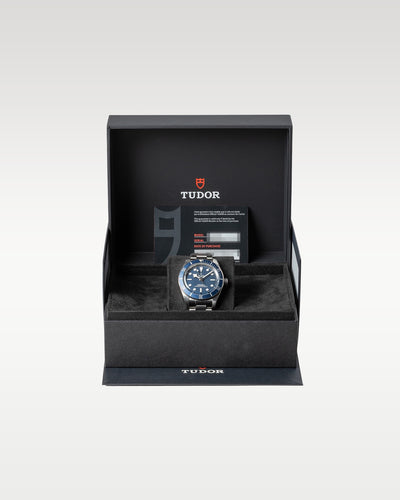 Pre-owned 2025 Tudor Black Bay Fifty-Eight Blue M79030B-0001 complete full set presentation with its original textured black luxury watch box