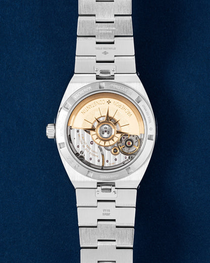 transparent sapphire exhibition caseback showing the automatic Calibre 5100 movement with a 22k yellow gold wind rose rotor