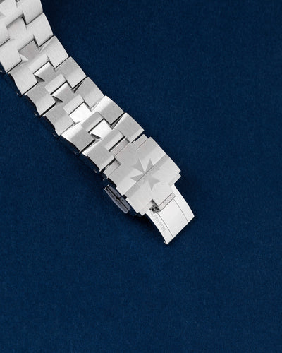 Blue dial Vacheron Constantin Overseas 4500V/110A | Grand caliber DFW