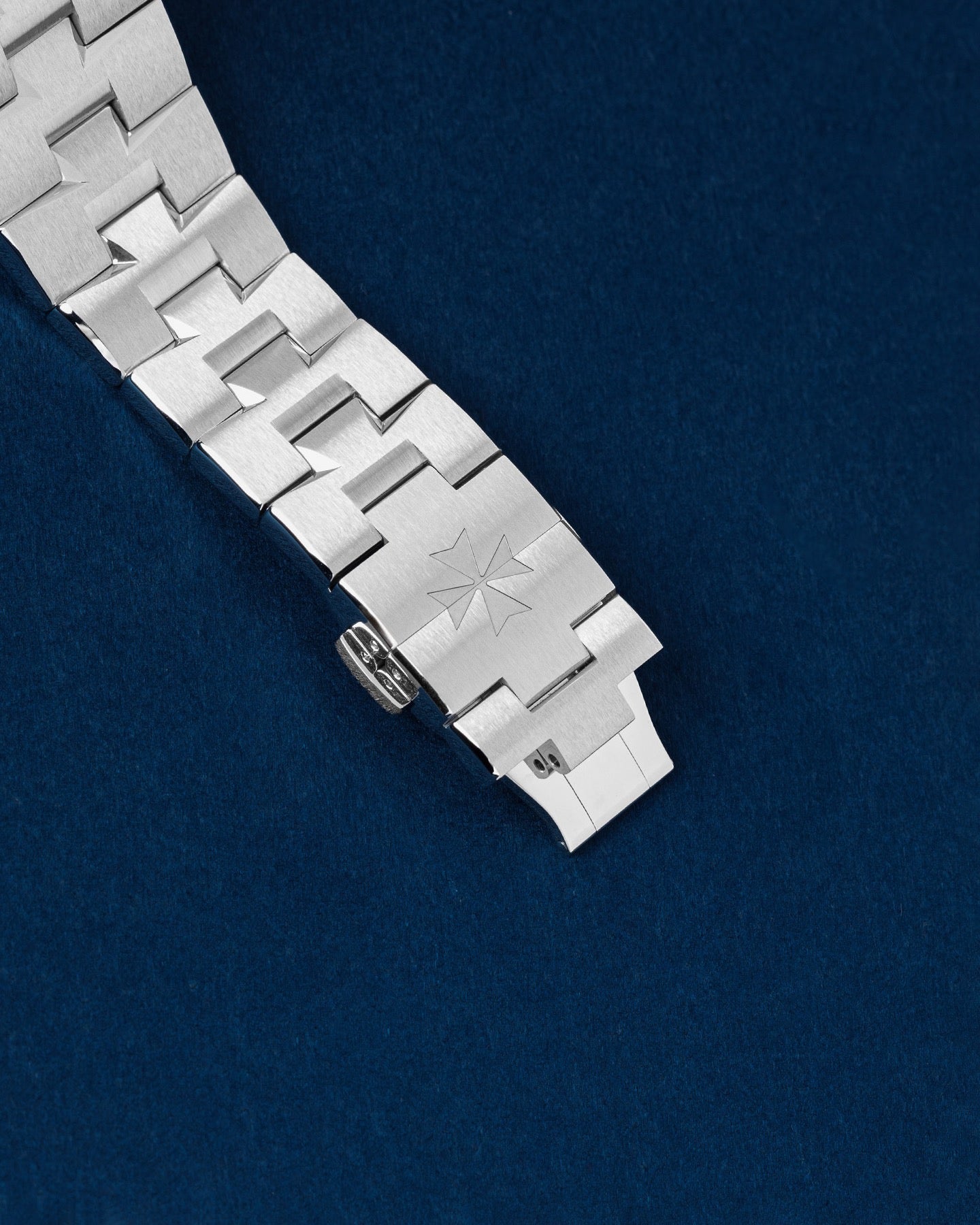 2025 Blue Vacheron Constantin Overseas 4520V/210A-B128 | Grand Caliber Watch Store