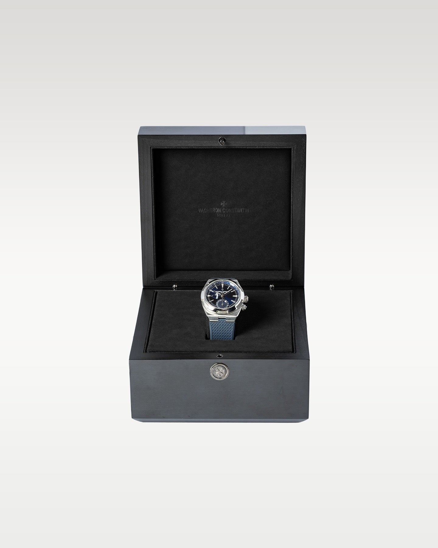 Vacheron Constantin Overseas Dual Time 7900V/110A-B334